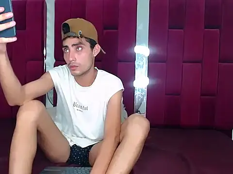 Snapshot of Valentin_Rizzi chatting on 10.05.25 Valentin Rizzi online show from 10.05.25