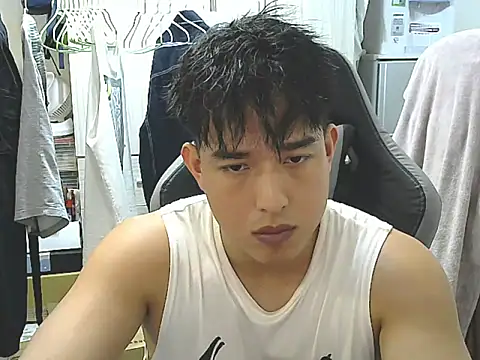 Snapshot of hunterXhan chatting on 09.22.25 hunterXhan online show from 09.22.25