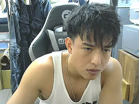 Snapshot of hunterXhan chatting on 09.30.25 hunterXhan online show from 09.30.25