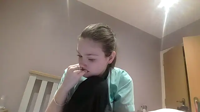 Snapshot of SexyKatiex chatting on 10.28.25 SexyKatiex online show from 10.28.25