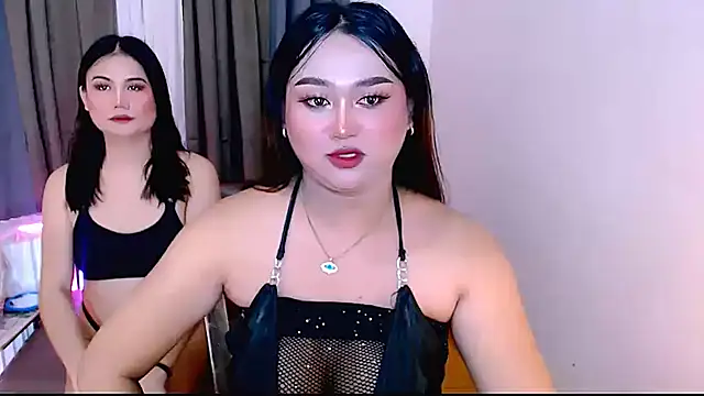 Snapshot of Lilly-lou chatting on 10.11.25 Lilly-lou online show from 10.11.25