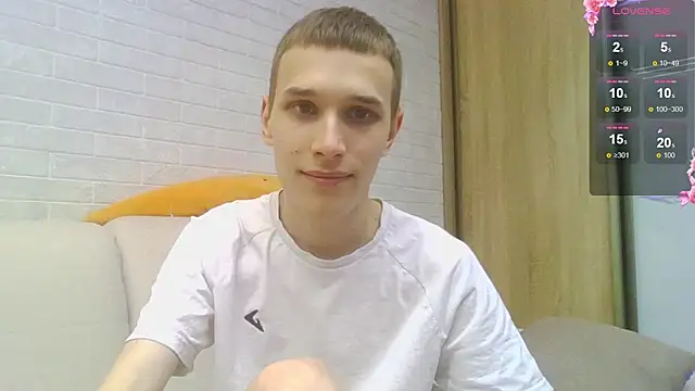 Snapshot of your___honeyy chatting on 09.11.25 your   honeyy online show from 09.11.25