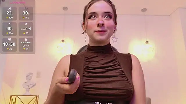 Snapshot of Mia_wee chatting on 09.19.25 Mia wee online show from 09.19.25