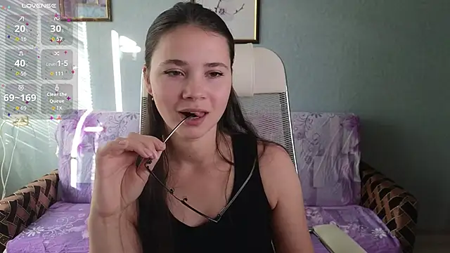 LuciaSenual online show from 10.21.25