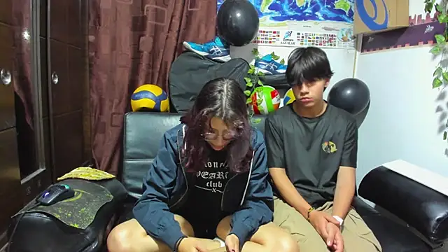 Snapshot of Donuts_DD chatting on 09.11.25 Donuts DD online show from 09.11.25