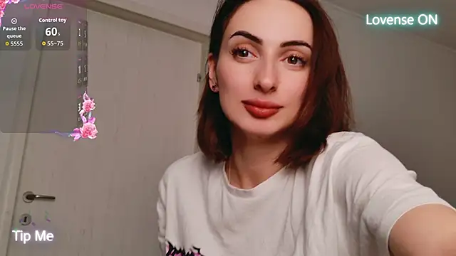 Snapshot of AuraPure chatting on 09.18.25 AuraPure online show from 09.18.25