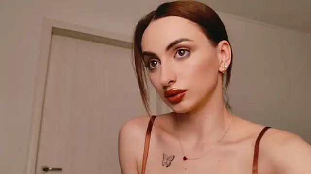 Snapshot of AuraPure chatting on 10.23.25 AuraPure online show from 10.23.25