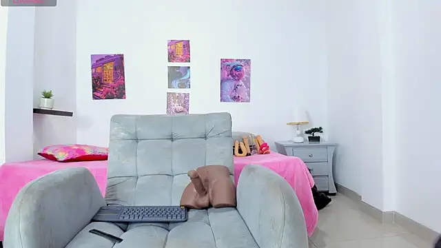 Snapshot of saori_022 chatting on 10.01.25 saori 022 online show from 10.01.25