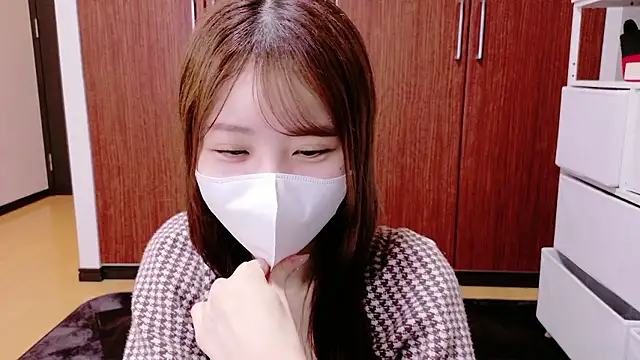 Snapshot of Ema_o0_chan chatting on 10.19.25 Ema o0 chan online show from 10.19.25