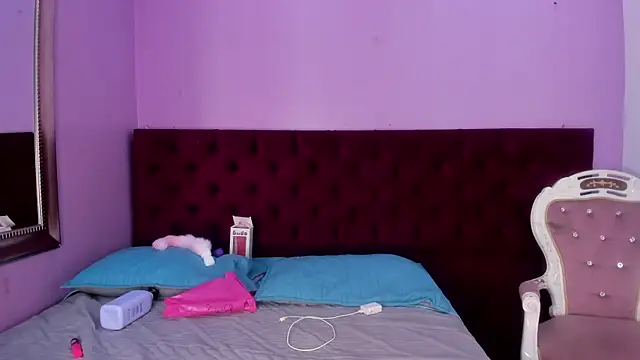 IsabellaLuxe online show from 09.23.25