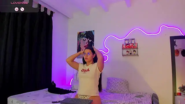 Snapshot of Dilan_and_Mia chatting on 09.20.25 Dilan and Mia online show from 09.20.25