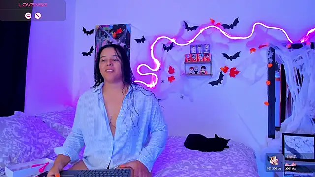 Snapshot of Dilan_and_Mia chatting on 10.18.25 Dilan and Mia online show from 10.18.25