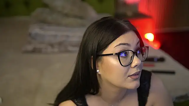 Snapshot of OliviaNoir chatting on 09.24.25 OliviaNoir online show from 09.24.25