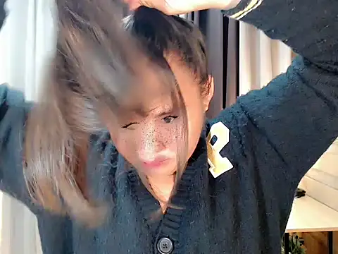 Snapshot of ursexy_ceciliaxx chatting on 09.11.25 ursexy ceciliaxx online show from 09.11.25