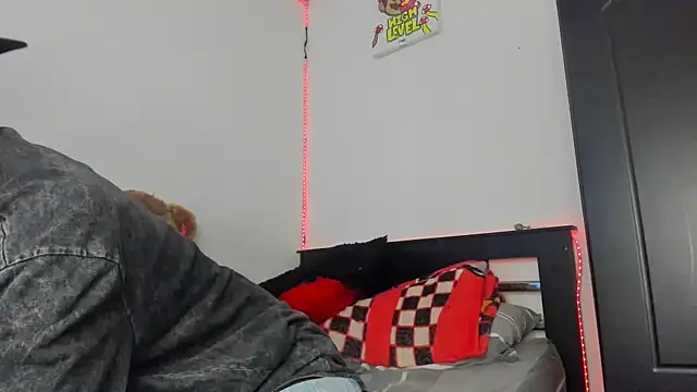 Snapshot of Mateo_Escobar chatting on 11.01.25 Mateo Escobar online show from 11.01.25