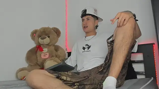 Snapshot of Mateo_Escobar chatting on 11.05.25 Mateo Escobar online show from 11.05.25