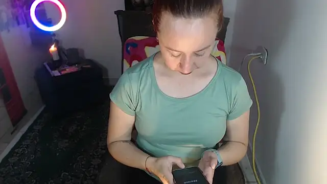 Snapshot of Milf_Valeria chatting on 09.26.25 Milf Valeria online show from 09.26.25