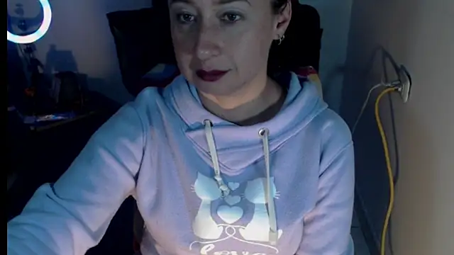 Snapshot of Milf_Valeria chatting on 10.16.25 Milf Valeria online show from 10.16.25