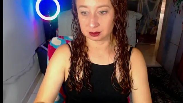 Snapshot of Milf_Valeria chatting on 10.20.25 Milf Valeria online show from 10.20.25