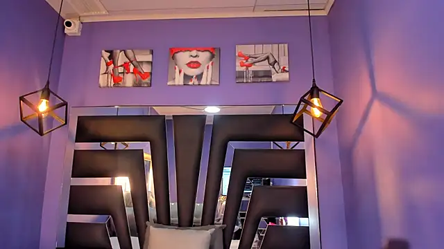 Snapshot of anne-brown13 chatting on 10.03.25 anne-brown13 online show from 10.03.25