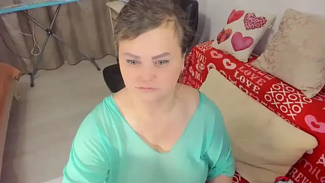 Snapshot of MildMature chatting on 12.07.24 MildMature online show from 12.07.24