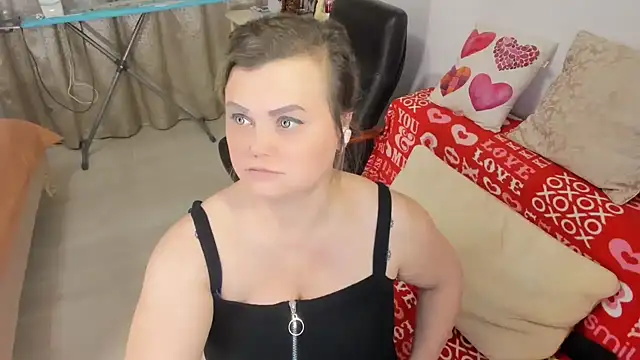 Snapshot of MildMature chatting on 12.11.24 MildMature online show from 12.11.24