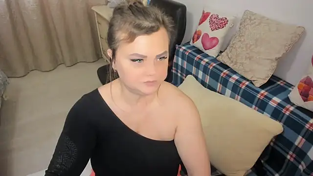 Snapshot of MildMature chatting on 01.03.25 MildMature online show from 01.03.25