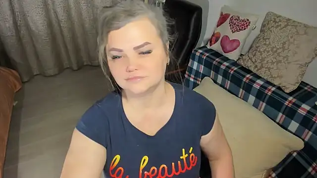 Snapshot of MildMature chatting on 01.11.25 MildMature online show from 01.11.25