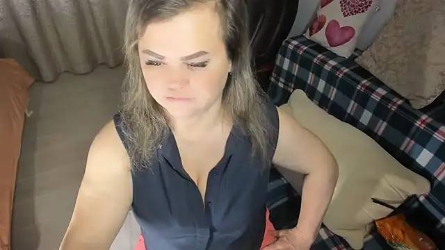 Snapshot of MildMature chatting on 01.11.25 MildMature online show from 01.11.25