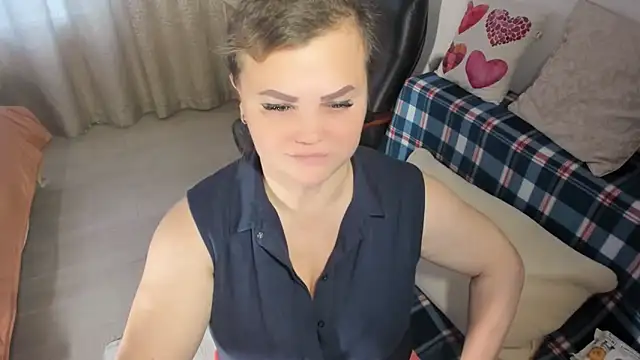 Snapshot of MildMature chatting on 01.12.25 MildMature online show from 01.12.25