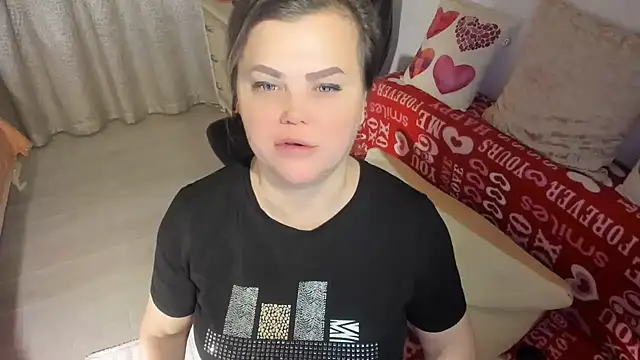 Snapshot of MildMature chatting on 01.28.25 MildMature online show from 01.28.25