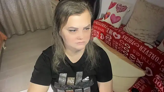 Snapshot of MildMature chatting on 01.28.25 MildMature online show from 01.28.25