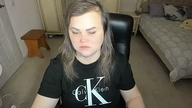 Snapshot of MildMature chatting on 02.20.25 MildMature online show from 02.20.25