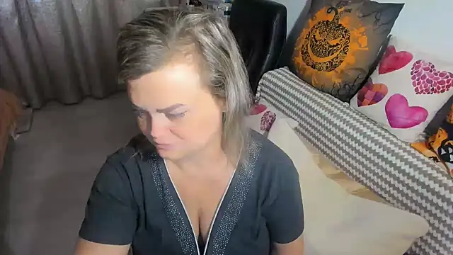 Snapshot of MildMature chatting on 09.27.25 MildMature online show from 09.27.25