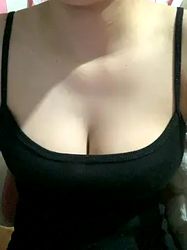 Snapshot of Linhtruong_ chatting on 09.28.25 Linhtruong  online show from 09.28.25