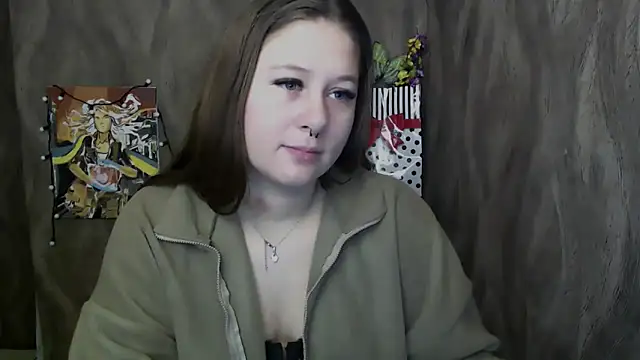 Snapshot of Linda_S_ chatting on 10.11.25 Linda S online show from 10.11.25