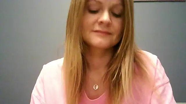 Snapshot of Ginger-bb chatting on 11.17.25 Ginger-bb online show from 11.17.25