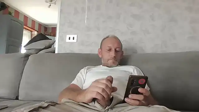 Snapshot of cazzoweb chatting on 09.23.25 cazzoweb online show from 09.23.25