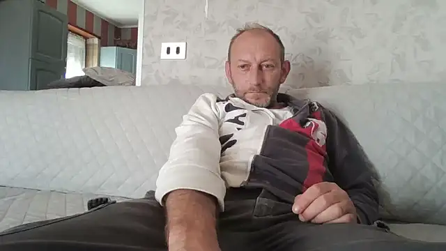 Snapshot of cazzoweb chatting on 09.28.25 cazzoweb online show from 09.28.25