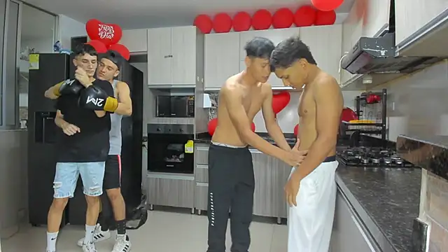 Snapshot of Crazymen_hot chatting on 09.21.25 Crazymen hot online show from 09.21.25