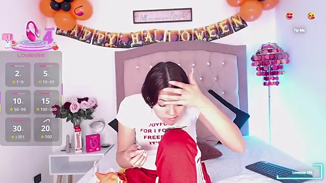 Snapshot of AmelieAndAce chatting on 10.08.25 AmelieAndAce online show from 10.08.25