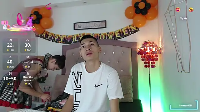 Snapshot of AmelieAndAce chatting on 10.09.25 AmelieAndAce online show from 10.09.25