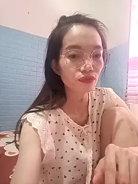 Snapshot of Lyly999 chatting on 10.08.25 Lyly999 online show from 10.08.25