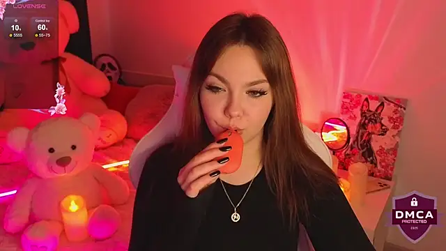 ApheliaDream  online show from 10.21.25