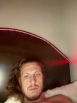 Snapshot of BIGxRED chatting on 11.01.25 BIGxRED online show from 11.01.25