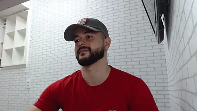 Snapshot of BombeiroHotx chatting on 11.08.25 BombeiroHotx online show from 11.08.25