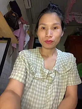 Snapshot of MinHiNi chatting on 09.13.25 MinHiNi online show from 09.13.25