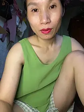 Snapshot of MinHiNi chatting on 09.14.25 MinHiNi online show from 09.14.25