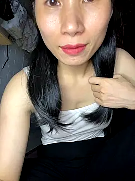 Snapshot of MinHiNi chatting on 09.19.25 MinHiNi online show from 09.19.25