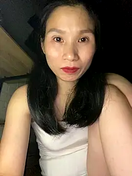 Snapshot of MinHiNi chatting on 09.19.25 MinHiNi online show from 09.19.25